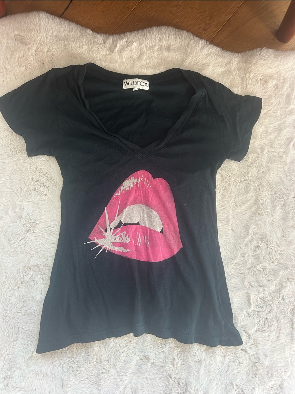 Wildfox Black V-Neck Tee with red Lip Graphic size small